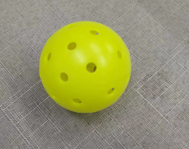 Outdoor Pickleball Balls – 40 & 26 Hole Options for All Courts